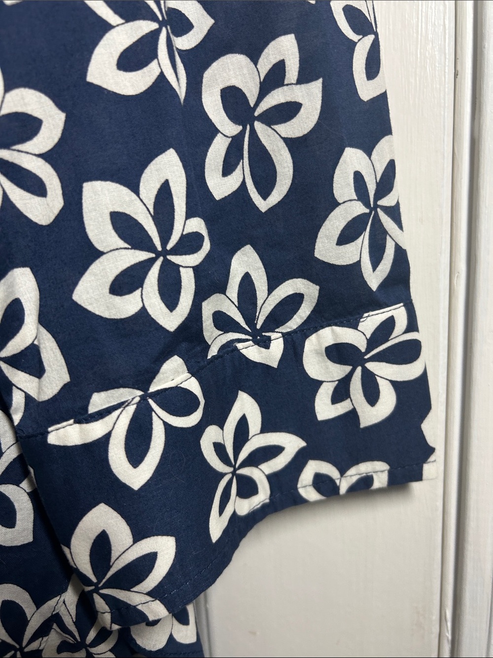 Finley Agatha, Navy Floral Button-Down Blouse, 100% Cotton, XL - Picture 5 of 9